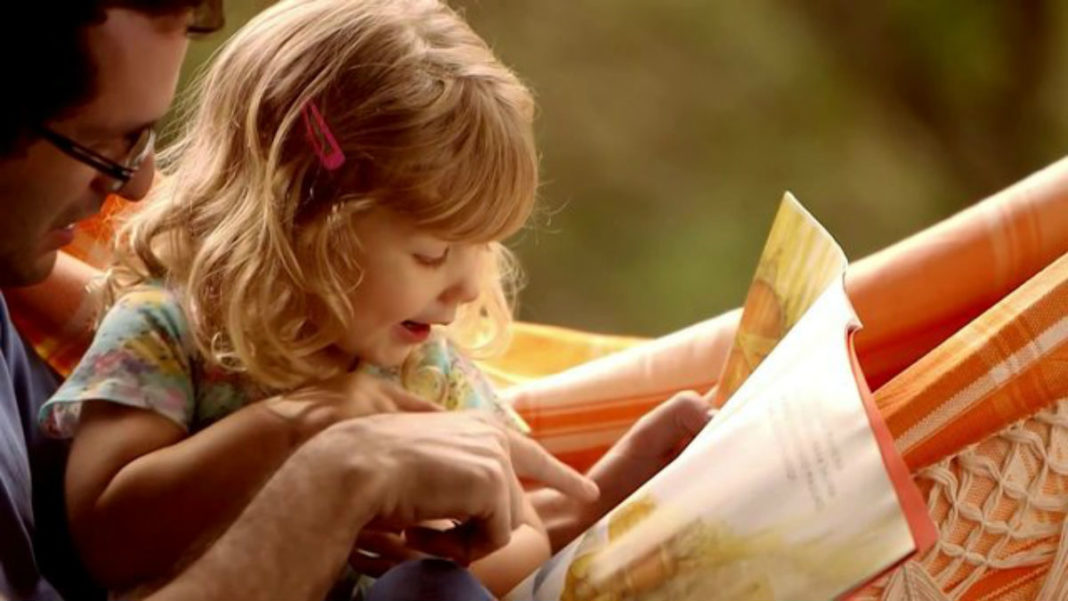 Uma criança que lê será um adulto que pensa