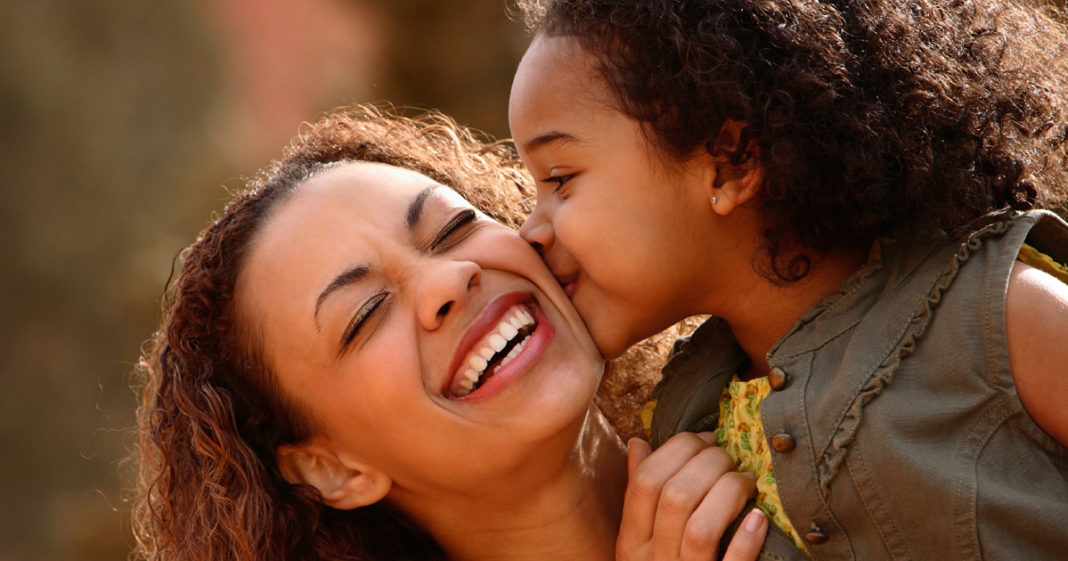 COLO DE MÃE É ETERNO. NÃO IMPORTA A IDADE