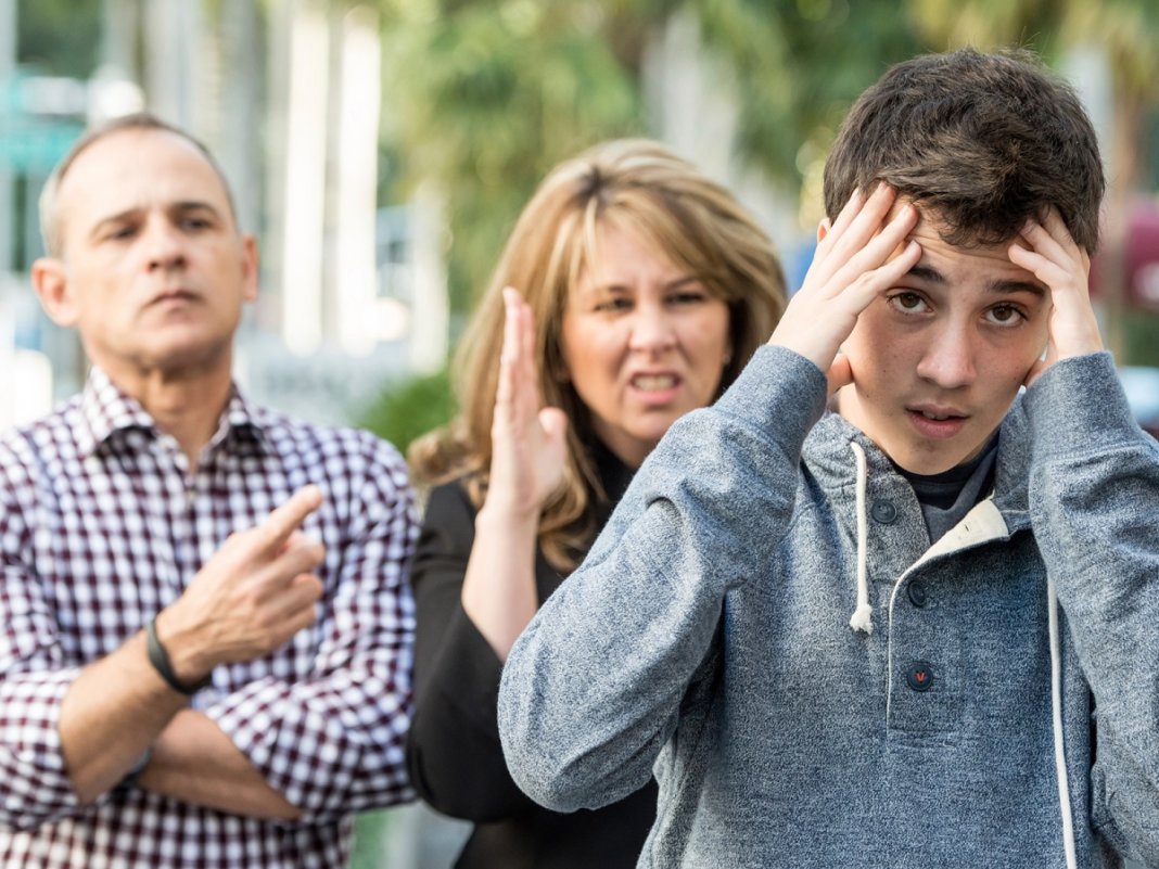 Os filhos não se “perdem” na rua, mas sim dentro de casa