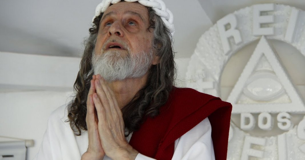 6 HOMENS AO REDOR DO MUNDO QUE AFIRMAM SER A REENCARNAÇÃO DE JESUS CRISTO