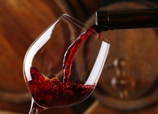 Estudo afirma que uma taça de vinho equivale à uma hora de academia