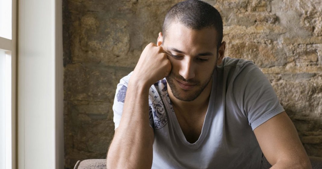 7 razões por que um homem foge quando sente que está se apaixonando