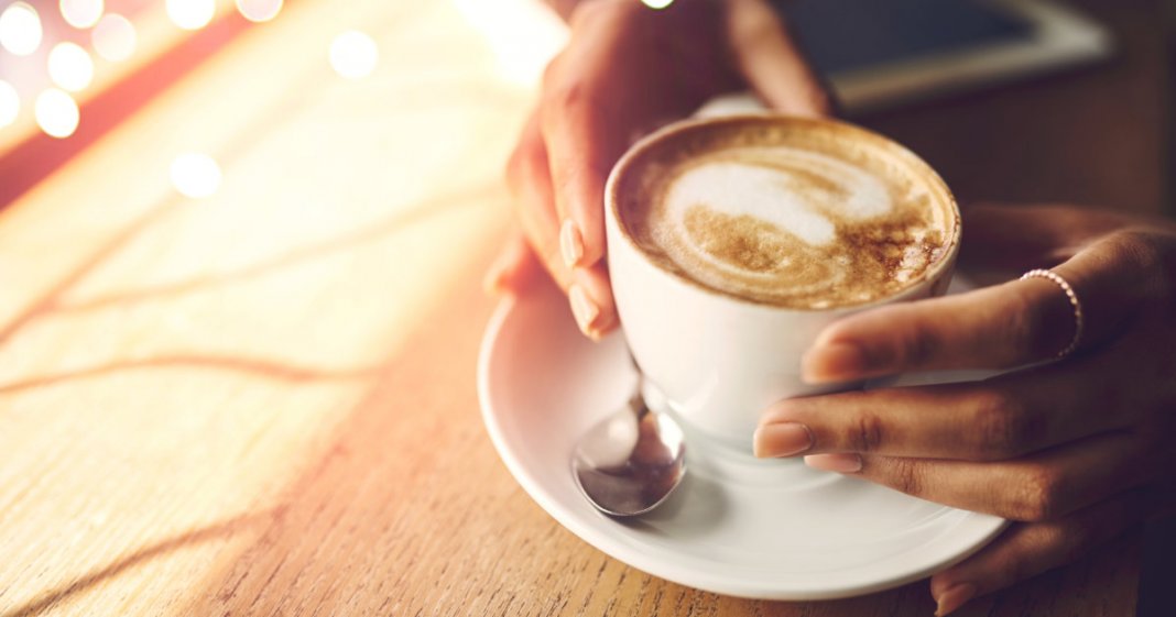 Ela pediu um café, mas queria mesmo um colo quentinho.