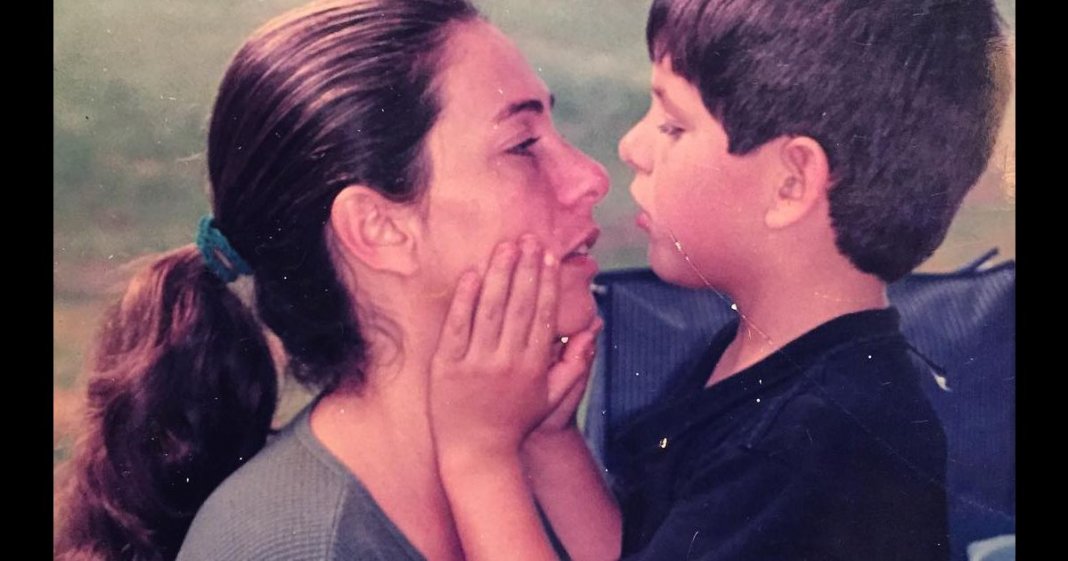 “Ser pai ou mãe é o maior ato de coragem que alguém pode ter, porque é se expor a todo tipo de dor, principalmente da incerteza de estar agindo corretamente e do medo de perder algo tão amado”.