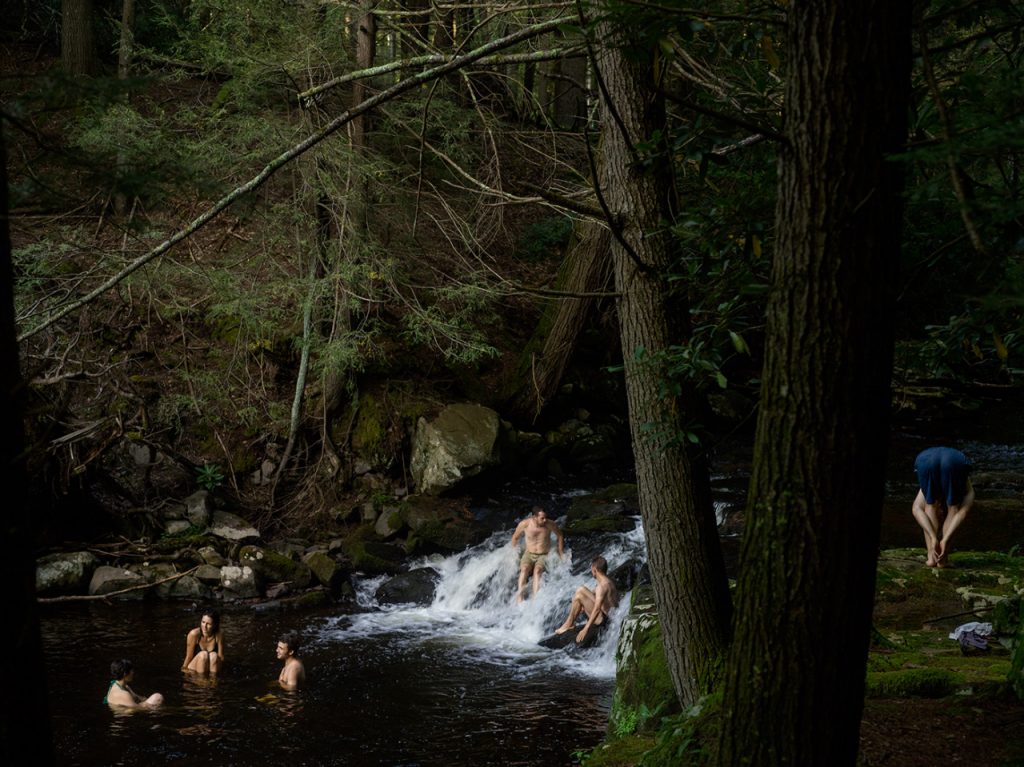 Moradores de Nova York constroem comunidade na floresta para fugirem nos fins de semana