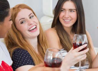 Beber vinho todas as noites é o segredo pra viver mais de 90 anos, diz estudo