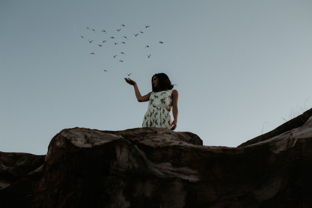 A cura é quando a gente aprende, desprende e segue. É abrir uma nova tela e dizer: é hora de recomeçar