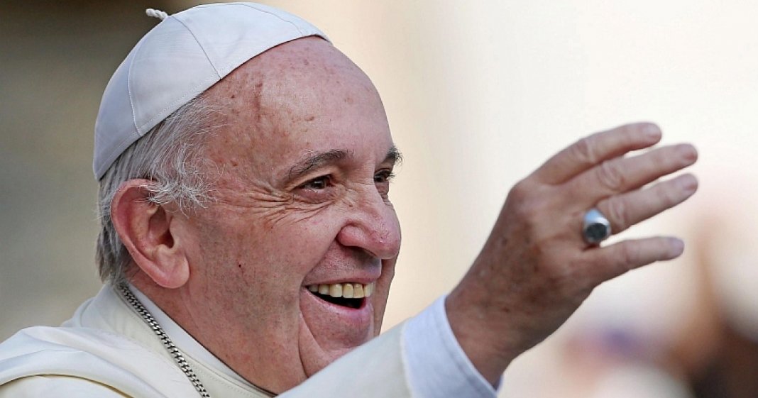 Papa Francisco:  uma luz  no meio das trevas