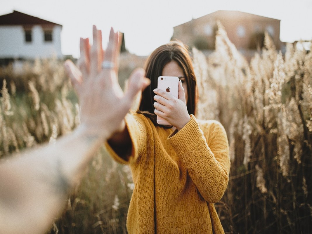 “A incrível geração de fotos sorridentes e travesseiros encharcados”