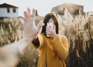 “A incrível geração de fotos sorridentes e travesseiros encharcados”