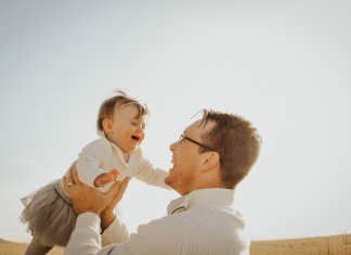 Pais: seus filhos precisam mais do seu amor do que do seu dinheiro!