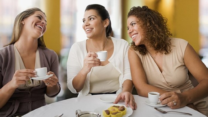 Resultado de imagem para Ãs vezes, tomar um café com uma amiga é a única terapia que você precisaâ