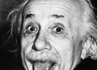 “Só existem duas coisas infinitas, o universo e a estupidez humana; e, a rigor, ainda não estou bem certo da primeira”.  Albert Einstein