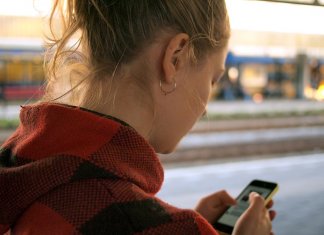 Quem pode tocar seu corpo, pode olhar seu celular