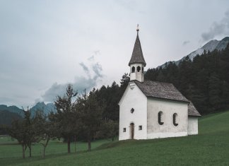 Nossa religião é aquilo que fazemos quando o sermão acaba