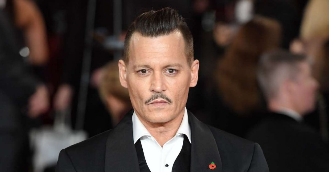 “Eu desci tão fundo como nunca imaginei”, relatou Johnny Depp sobre depressão.