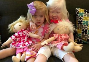 resilienciamag.com - “Uma boneca como eu”: Mulher faz bonecas para crianças com deficiência