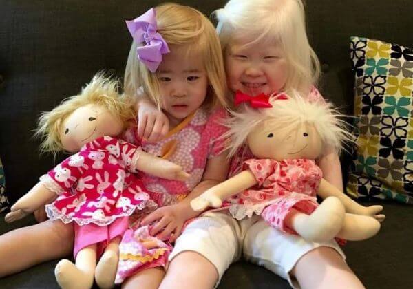 “Uma boneca como eu”: Mulher faz bonecas para crianças com deficiência