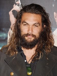 resilienciamag.com - Os prós e contras do novo visual de Jason Momoa. Com uma barba ou sem ela ainda é o meu favorito