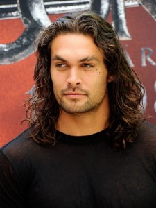 resilienciamag.com - Os prós e contras do novo visual de Jason Momoa. Com uma barba ou sem ela ainda é o meu favorito