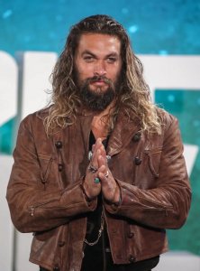 resilienciamag.com - Os prós e contras do novo visual de Jason Momoa. Com uma barba ou sem ela ainda é o meu favorito