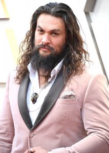 resilienciamag.com - Os prós e contras do novo visual de Jason Momoa. Com uma barba ou sem ela ainda é o meu favorito