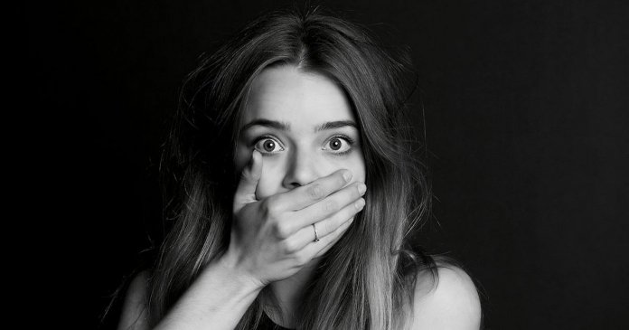 Speak no evil. The girl closes your mouth. Long hair