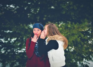 Pessoas fofoqueiras são semeadoras de discórdias, evite-as…