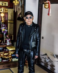 resilienciamag.com - Neto decide mudar o look do seu avô de 84 anos de idade, e faz dele uma estrela do Instagram