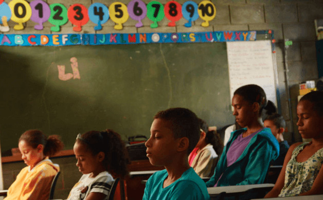 Escola pública de SP melhora o rendimento dos alunos com aulas de meditação e ioga.