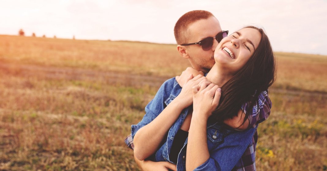 Precisamos SIM amar e nos sentir amados. Porque Deus é amor. E se Ele é amor, nós, seus filhos, não podemos ser diferentes.