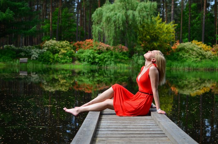 women-1784755_1280