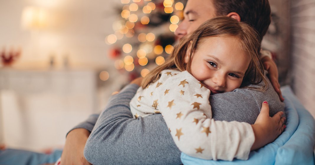 Abraçar, consolar e assistir não é estragar, é educar com amor