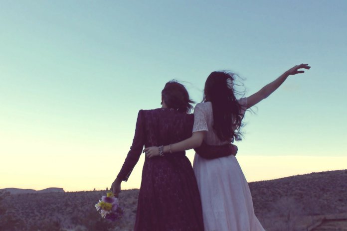 girlfriends-338449_1920