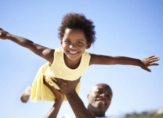 “Acordar é a melhor razão para ser feliz. Não importa a cor do céu. Quem faz o dia bonito é você. Sorria e Agradeça”!