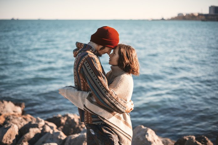 couple-1329349_1920