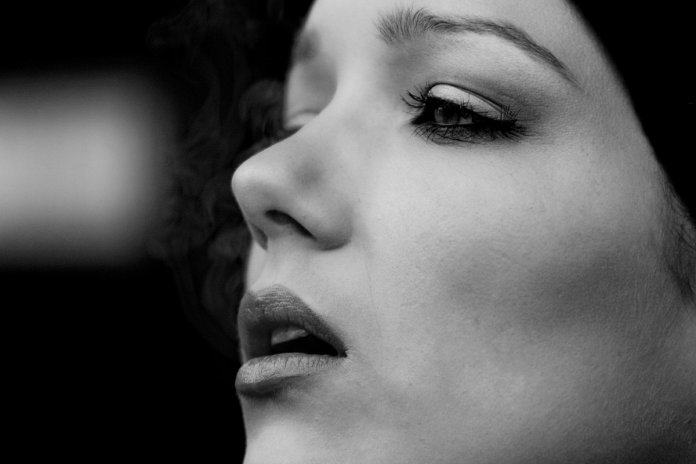girl-2395402_1920