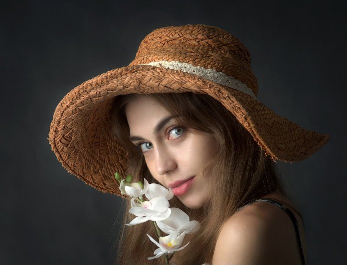 girl-4364022_1280