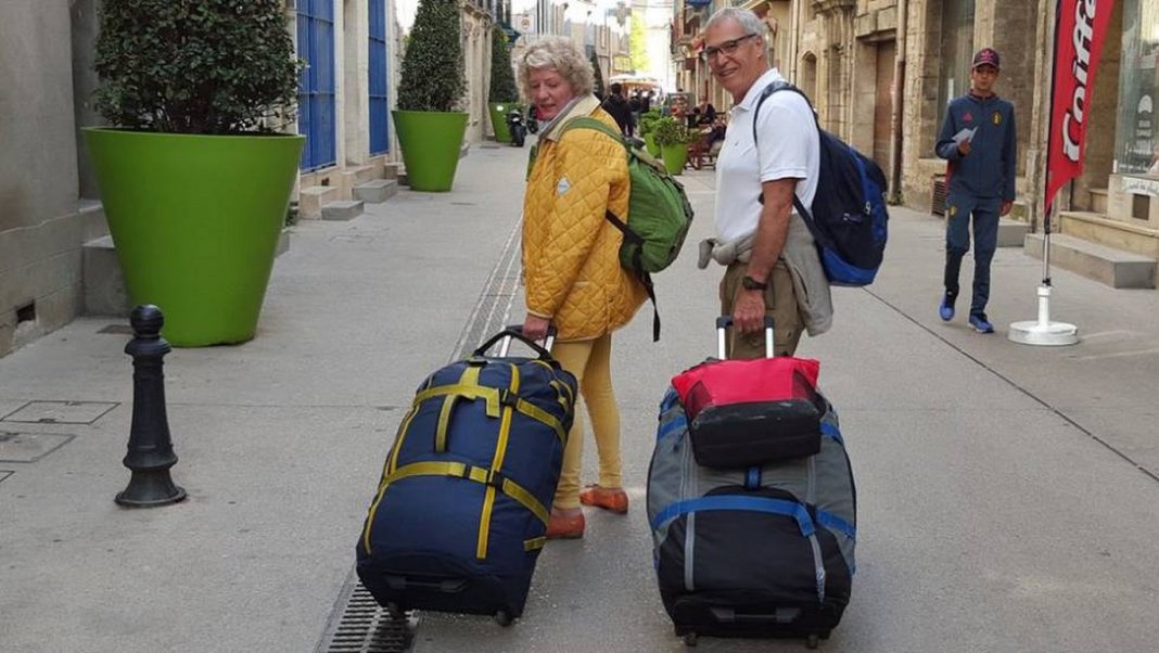 O casal de aposentados que trocou a cadeira na varanda pela volta ao mundo