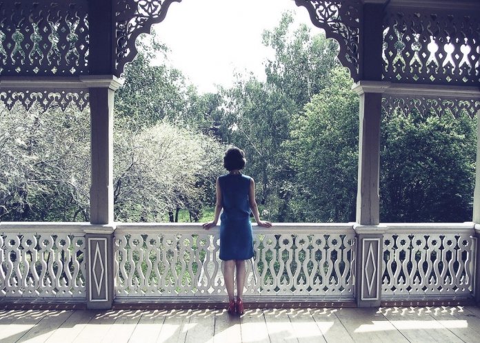 woman-2244655_1280