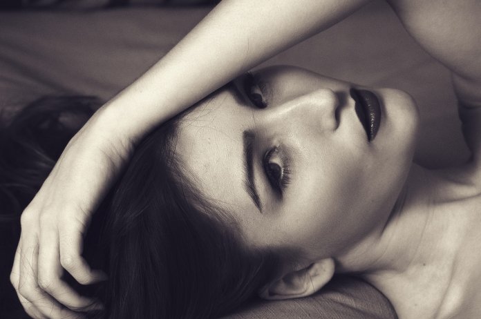 woman-1585593_1920