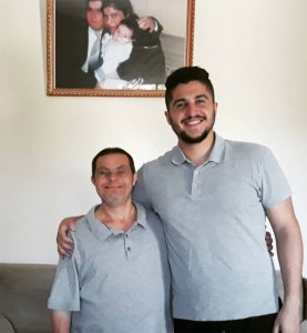 resilienciamag.com - Estudante da Síria diz como foi ser criado por um pai com síndrome de Down e compartilha fotos emocionantes!