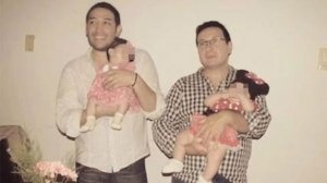 resilienciamag.com - Casal adota bebê com HIV que foi previamente rejeitado por 10 famílias