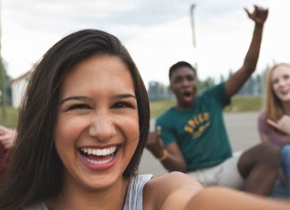 Adolescentes que não namoram: socialmente atrasados ​​ou extremamente bem resolvidos?