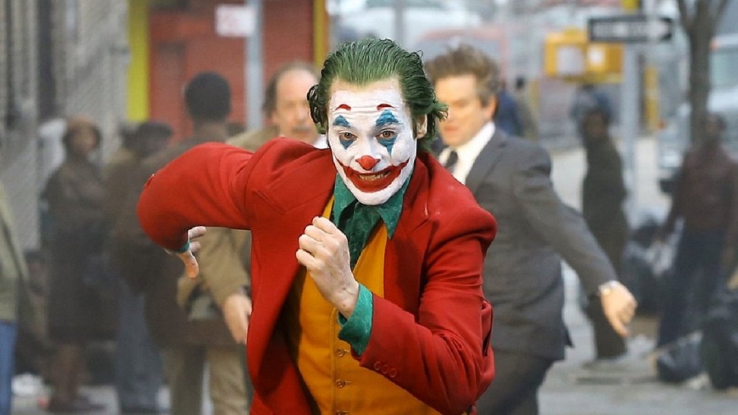 Joker (Coringa) é a bomba relógio que de tempos em tempos fechamos os olhos.