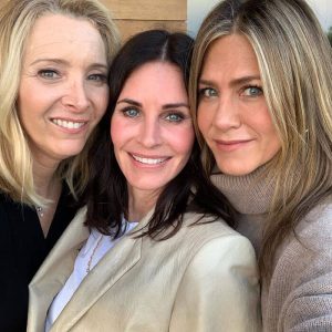 resilienciamag.com - Jennifer Aniston volta ao instagram para comemorar 25 anos de Friends e consegue 6 milhões de seguidores em um dia.