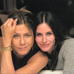 resilienciamag.com - Jennifer Aniston volta ao instagram para comemorar 25 anos de Friends e consegue 6 milhões de seguidores em um dia.