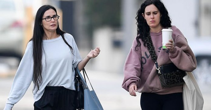 demi-moore-foi-vista-pela-primeira-vez-desde-que-revelou-as-historias-chocantes-sobre-a-sua-vida