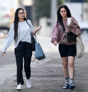 resilienciamag.com - Demi Moore foi vista pela primeira vez desde que revelou histórias chocantes sobre a sua vida