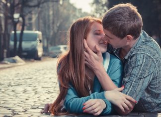 O problema do amor romântico em casais adolescentes